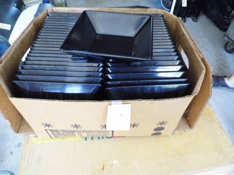 lot 117 image: Lot of 40 Black Plastic Bowls