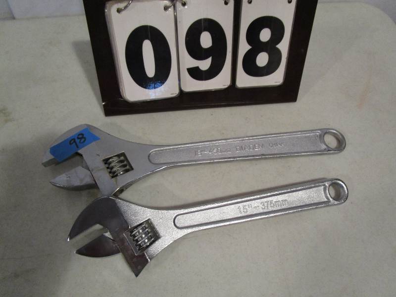Set of 2 Adjustable Wrenches