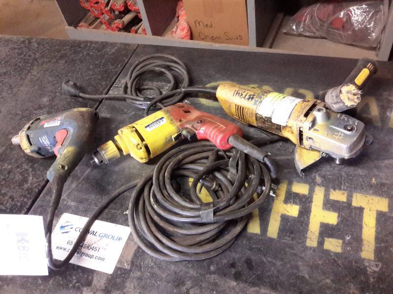 lot 25 image: Bosch, Sheet Rock drill Dewalt 4 12 in Angle Grinder, Milwaukee Electric Drill