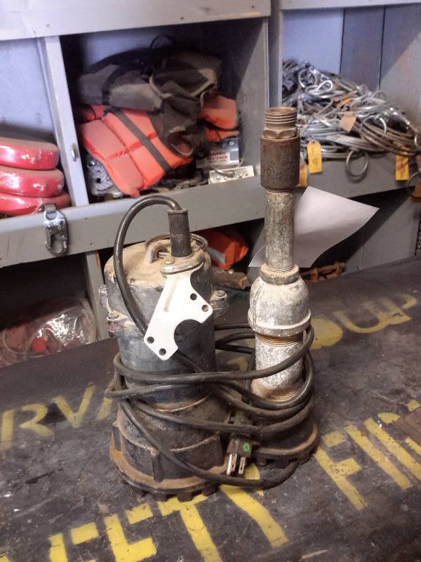 lot 27 image: Simmer, 13 Hp Submersible pump