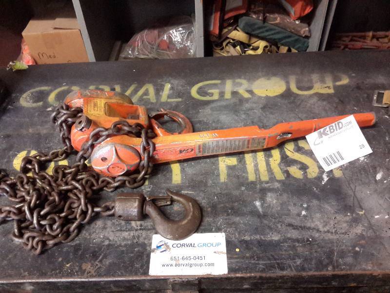 lot 28 image: 1 12 ton Chain Hoist