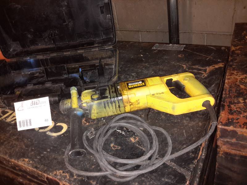 lot 40 image: Dewalt, DW 567 Rotary Hammer