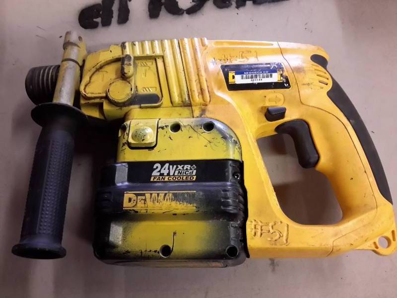 lot 355 image: DEWALT, 24V Cordless Rotary Hammer