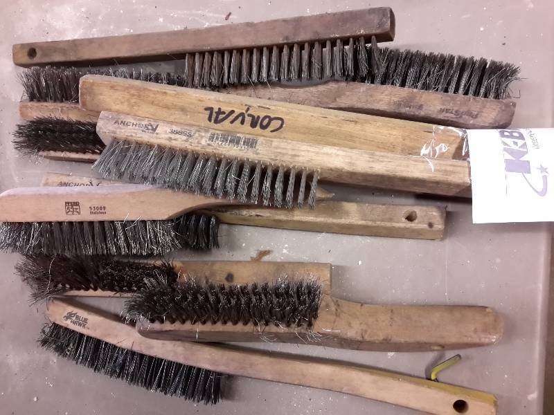 lot 91 image: Lot of Wire brushes