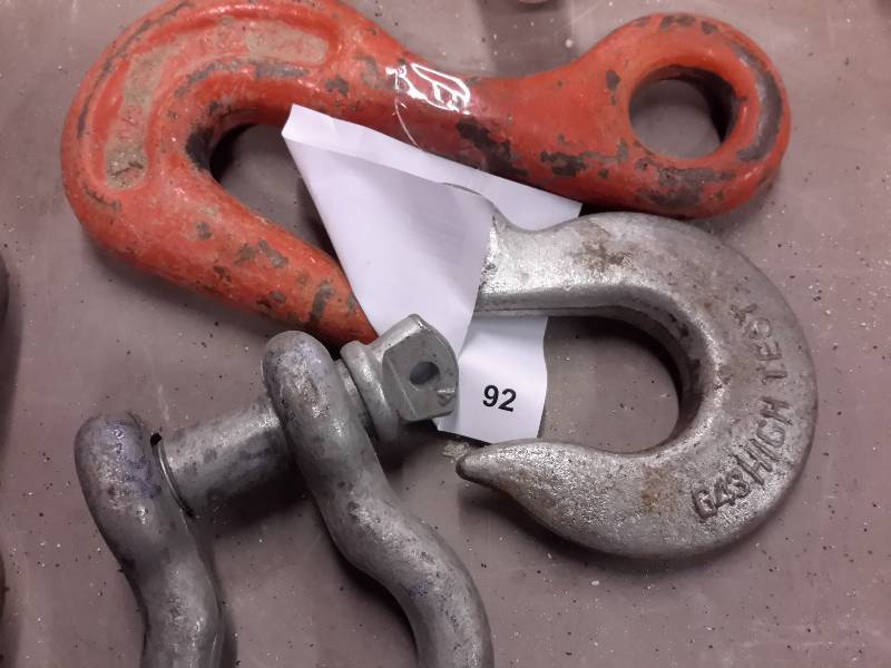 lot 92 image: 3 heavy hooks and clevis