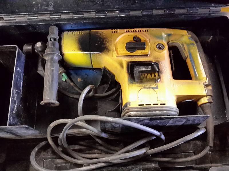 lot 99 image: DW531, 1 12 in Rotary Hammer