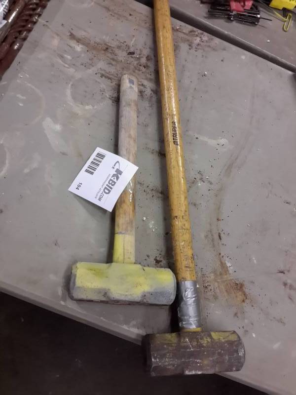 lot 104 image: Long and Short handled sledge hammers