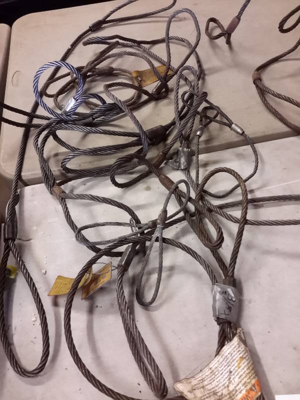 lot 118 image: A lot of about 4  lighter duty Choker Cables.