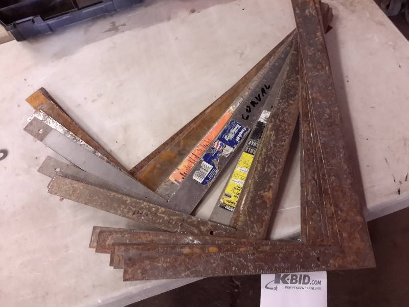lot 128 image: Large lot of Metal Squares.. 24in