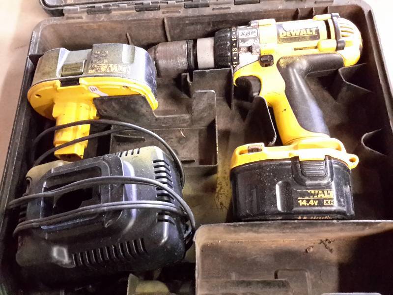 lot 270 image: Dewalt, 12 in Cordless, XRP, Drill driver. Battery and Charger,