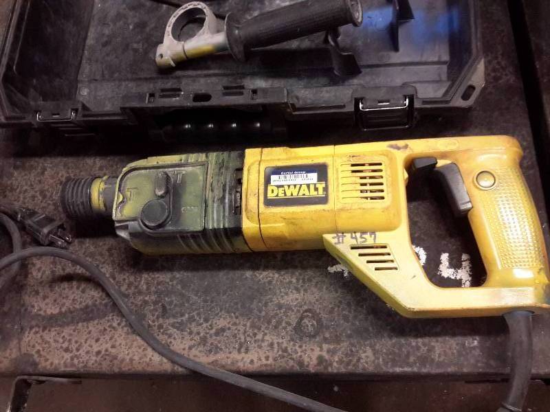 lot 66 image: DW567 Dewalt Rotary Hammer, Steel Drilling