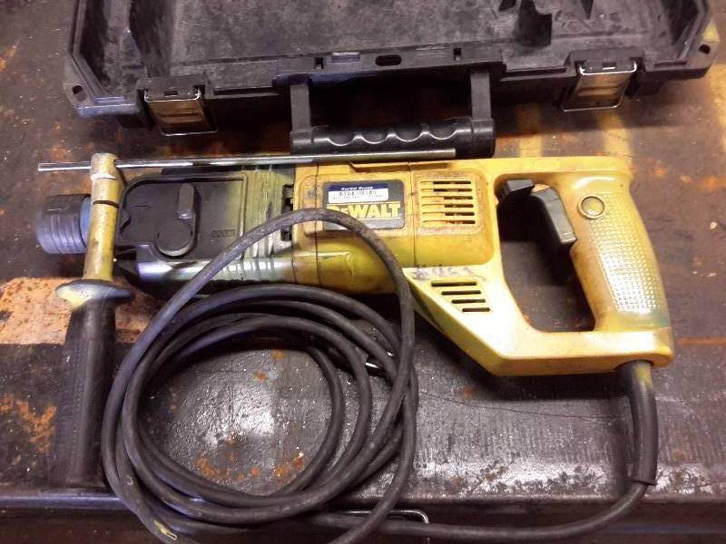 lot 70 image: Dewalt, DW 567, 1 in,  Rotary Hammer, 12in Steel Drilling
