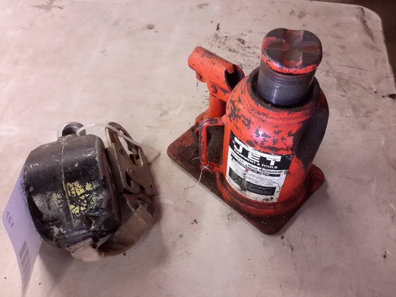lot 127 image: Jet Hydraulic Jack, no handle  3M Safety Hoist