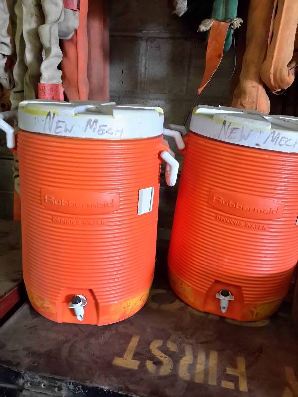 lot 129 image: 2, 4 gallon Rubbermaid drink coolers.. GOOD SHAPE