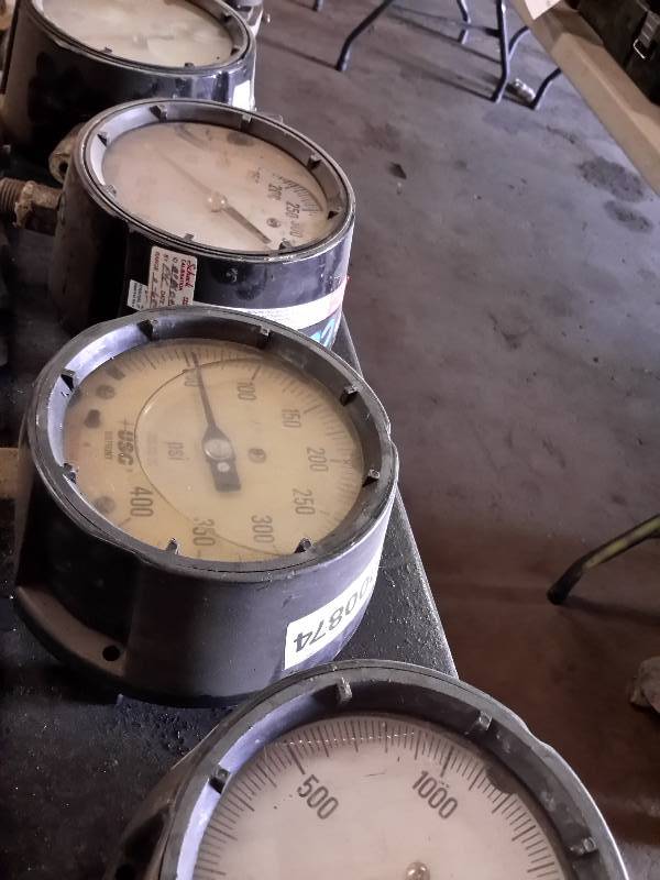 lot 151 image: Lot of 4 PSI Gaugues as pictured