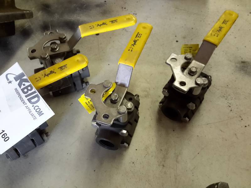lot 160 image: 4 Appolllo Valves as pictured.. See tag close up