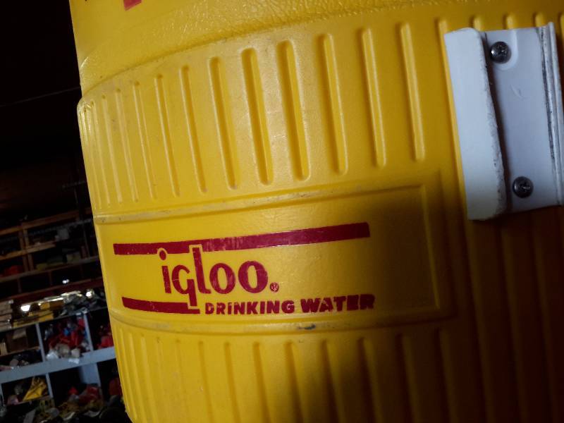 lot 129A image: 3, 4 gallon Igloo, drink coolers.. GOOD SHAPE