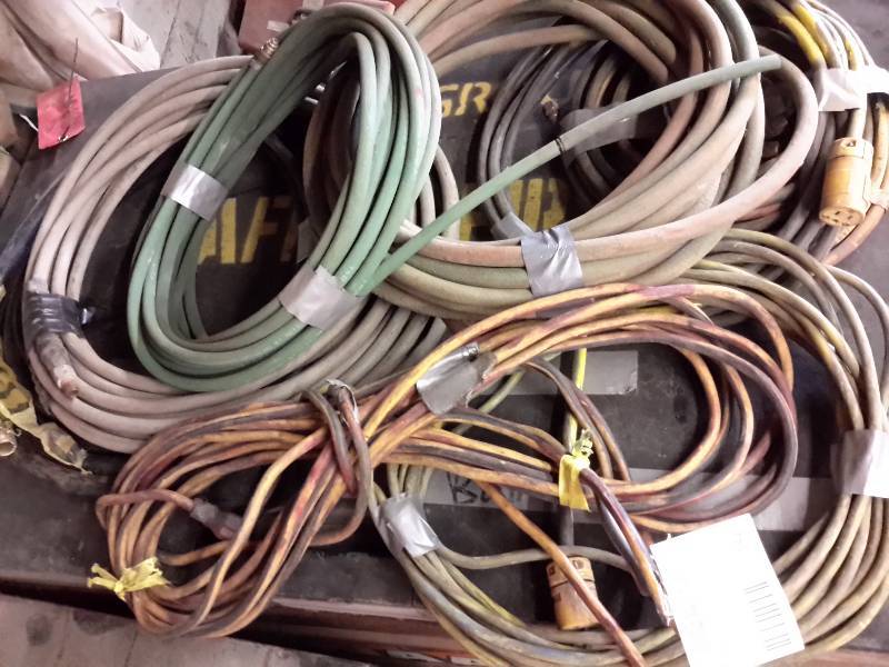 lot 142 image: Lot of misc. Sizes of 3 prong electric cords.. See closeups