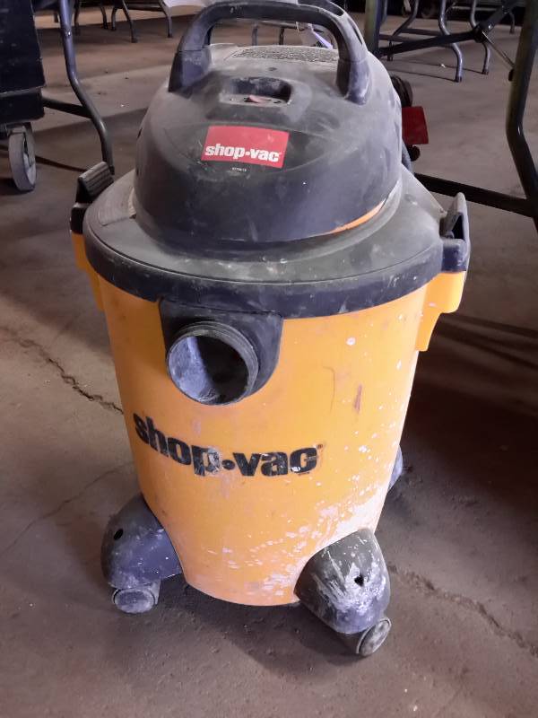 lot 189 image: 6 Gallon, 3 H.P. Shop Vac