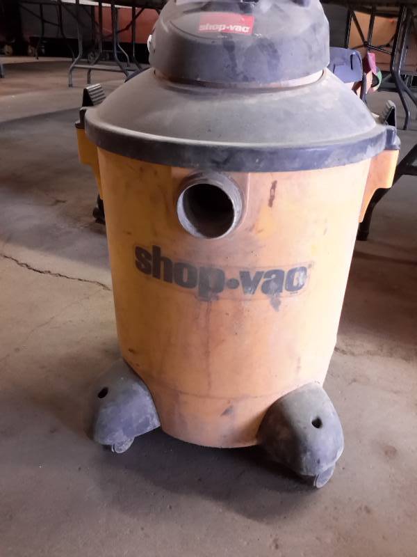 lot 190 image: 6 Gallon, 3 H.P. Shop Vac