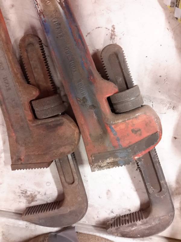 lot 208 image: 2, 48 in Steel Pipe Wrenches