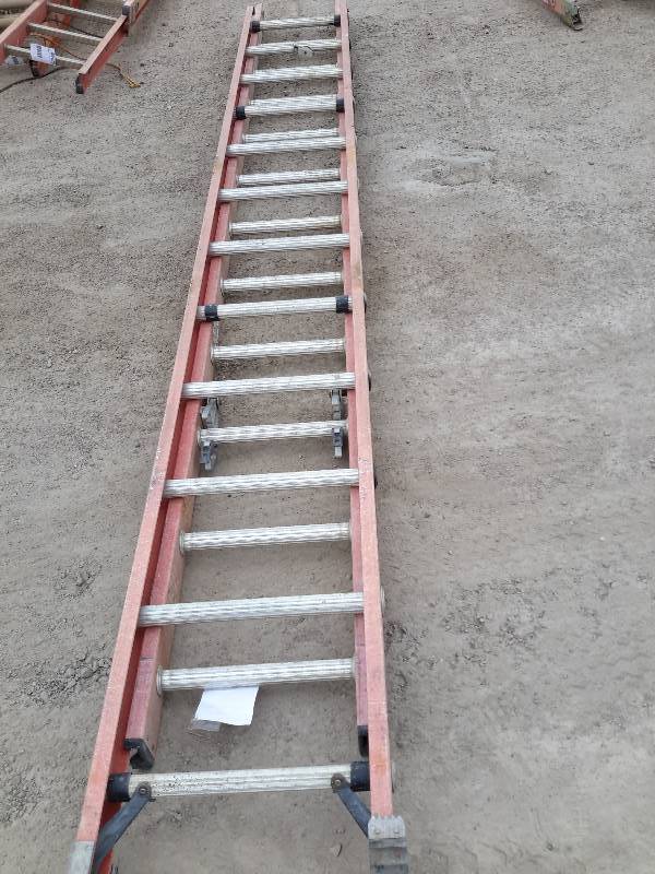 lot 331 image: No name, 24 ft ladder
