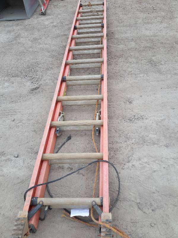 lot 329 image: Werner 24ft ladder