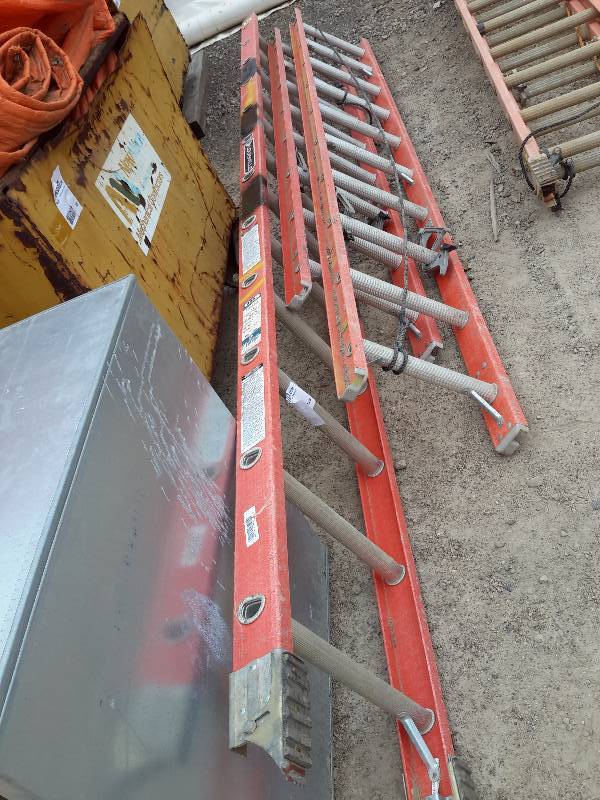 lot 328 image: Louisville, 12ft.   8 ft 10 ft Sections of ladder