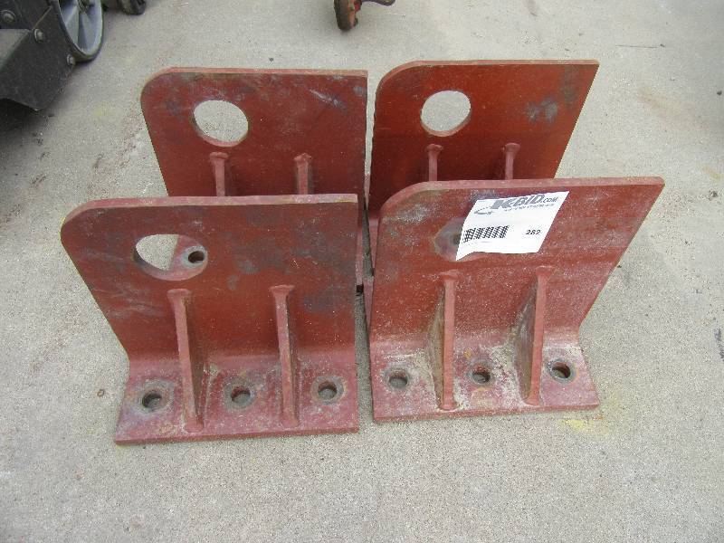 lot 282 image: 4 Heavy Duty LIfting Lugs..
