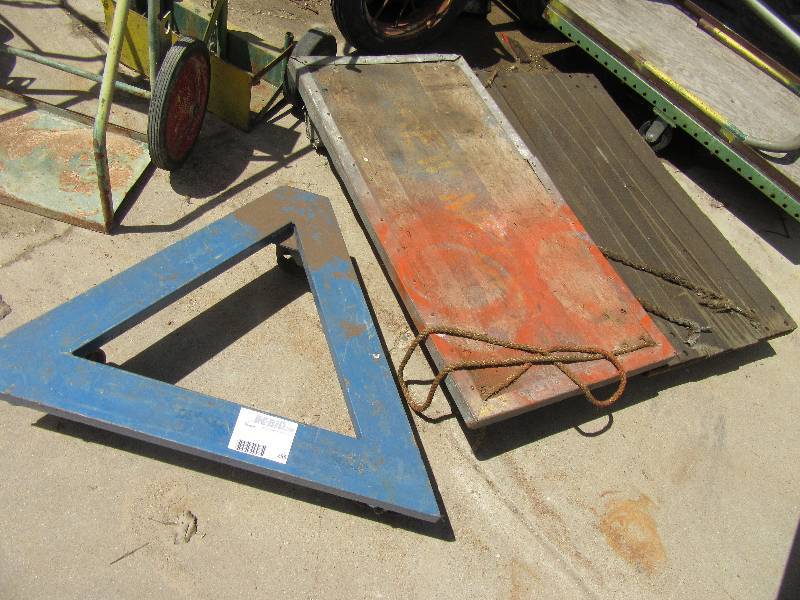 lot 285 image: 3 rolling carts  2, 48 in x 24  1, 36in on side of triangle