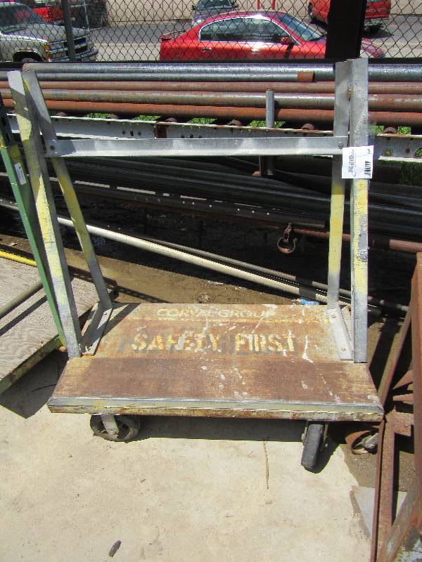 lot 284 image: Rolling upright material cart. .for glass or large sheets of material