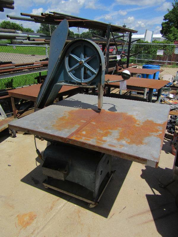 lot 4 image: Lockform, Bett Mar Saw..