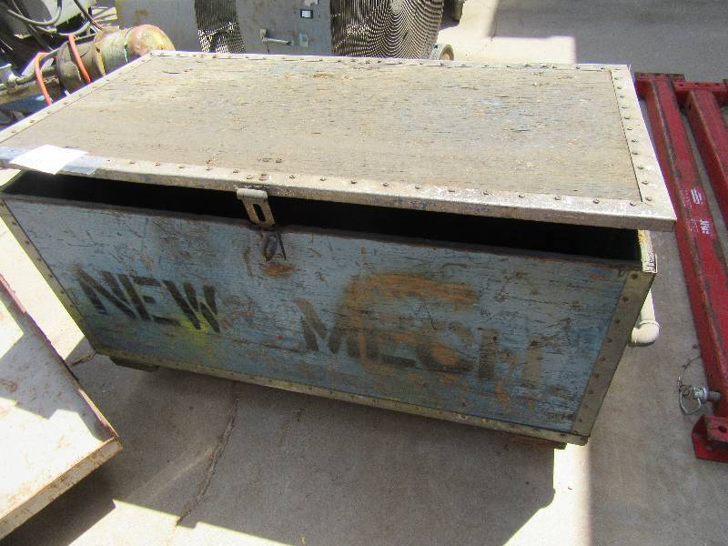 lot 280 image: Heavy Wood Storage Bin.  48 in x 25in x 26 in.. Handle on one end. Rolling
