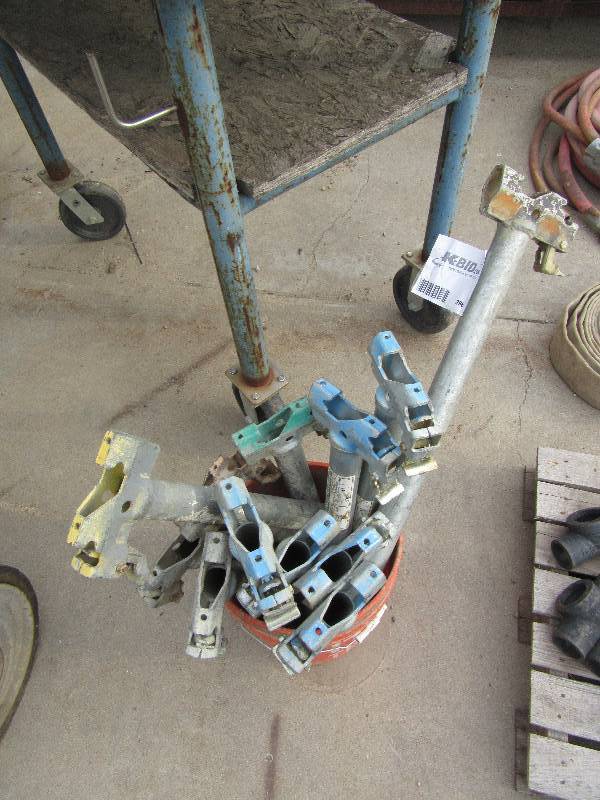 lot 296 image: 11 Scaffolding brackets