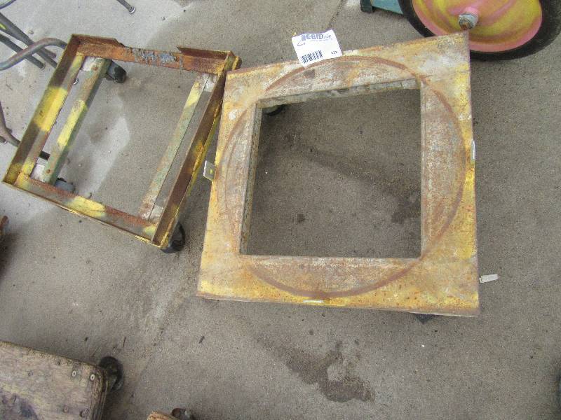 lot 238 image: 22in x 27 in Rolling Cart  24in x 24 in rolling cart