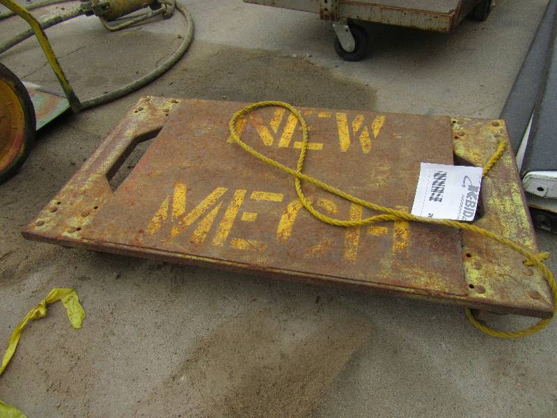 lot 263 image: Flat Rolling Cart 30 in x 48 in