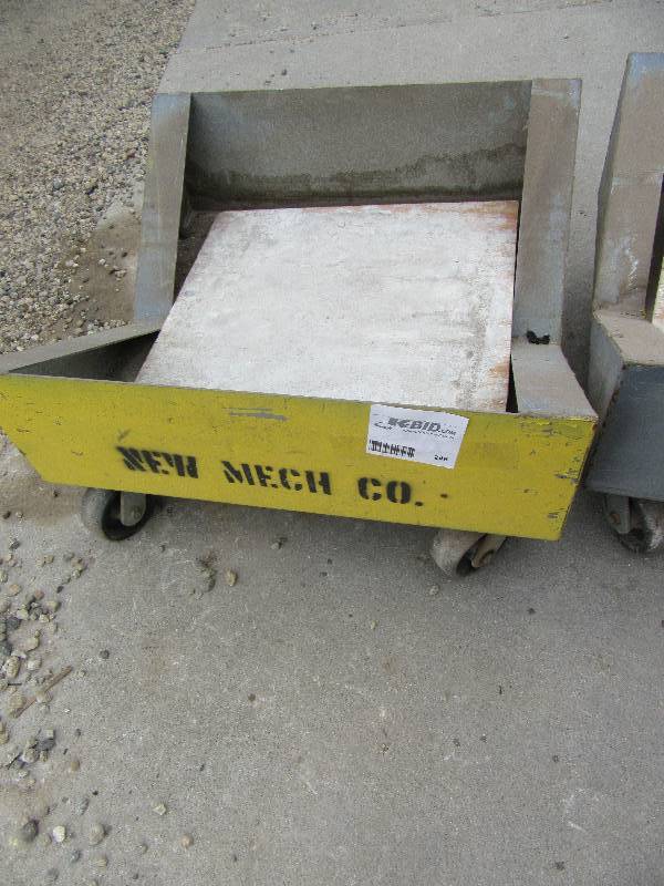 lot 248 image: Heavy Steel Rolling cart with sides. 28 in x 30 in