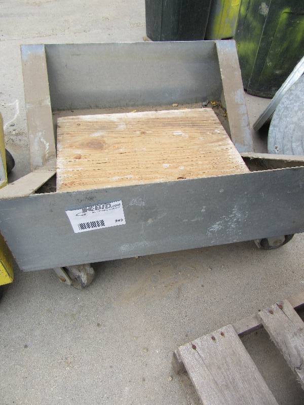 lot 249 image: Heavy Steel Rolling cart with sides. 28 in x 30 in