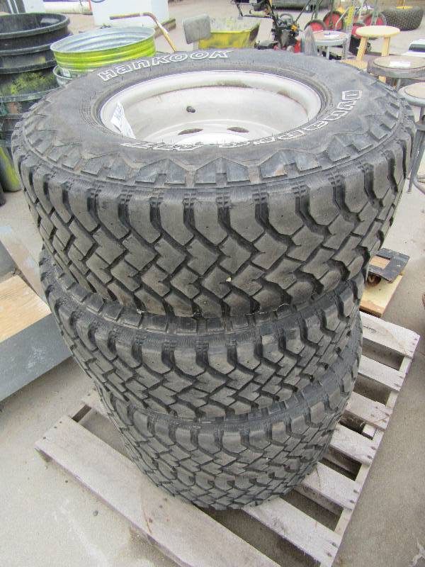 lot 240 image: Set of 4 Hankook, DYNAPRO MT Tires.. LT 26575R16 and Rims