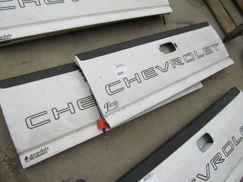 lot 233 image: 2 Tailgates, 62in w, For 1999-2006 Chevy Silverado