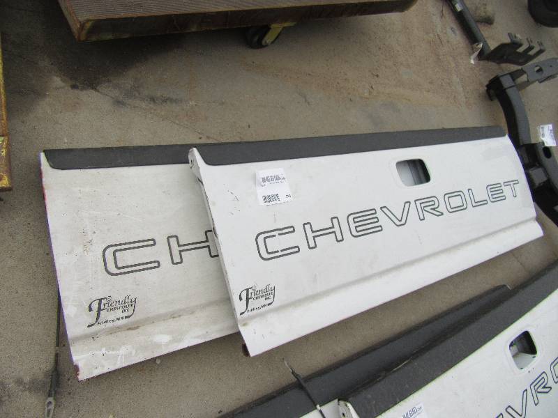 lot 235 image: 2 Tailgates, 62in w, For 1999-2006 Chevy Silverado
