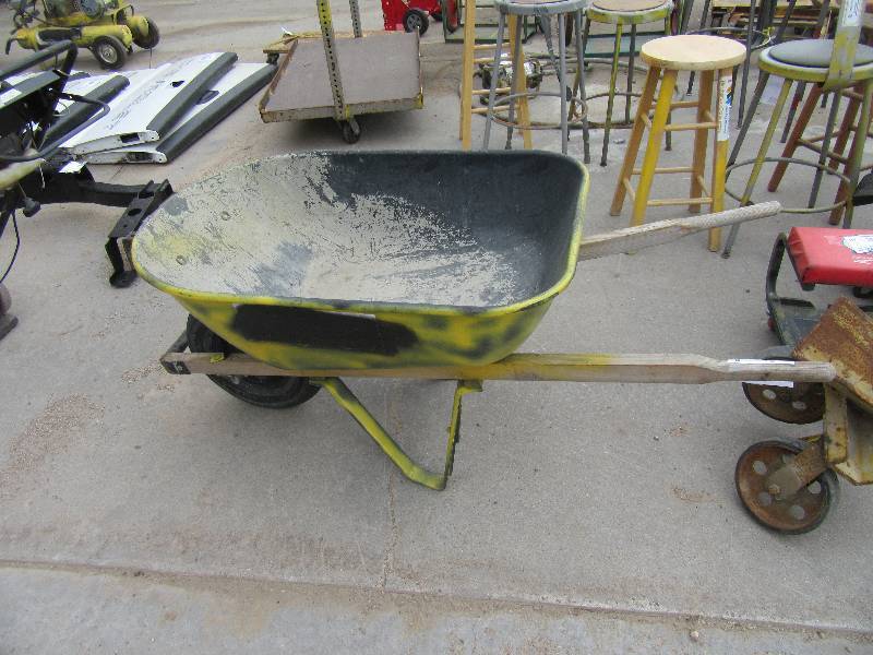 lot 253 image: Heavy Duty Wheel Barrow. .Nice shape