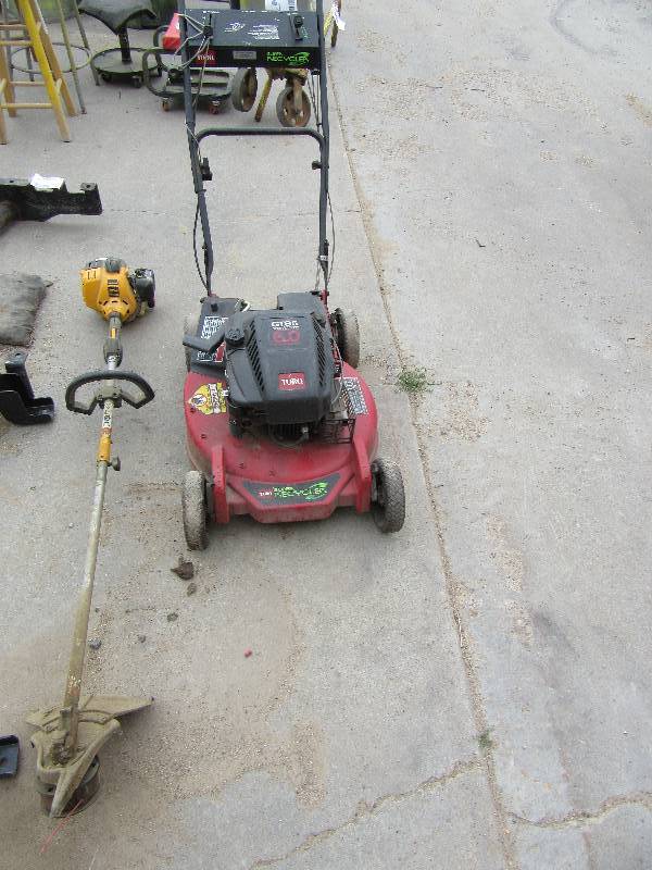 lot 254 image: Toro Lawnmower and Cub Cadet Week Wacker for Parts