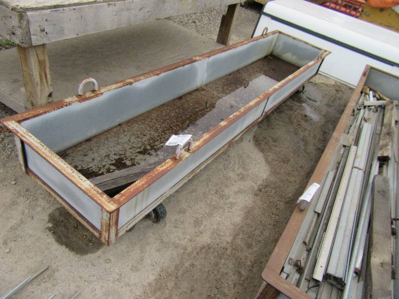 lot 315 image: galvanized box on wheels, 28in x 10 12 in x 19in..