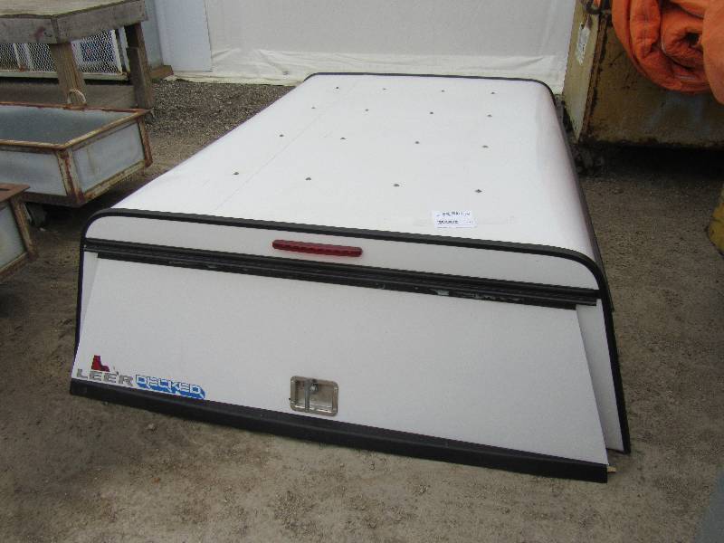 lot 323 image: Very nice pickup topper.  80in x 69in x 23 in h..