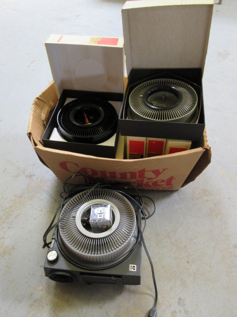 lot 205 image: KODAK SLIDE PROJECTOR AND SLIDE TRAYS