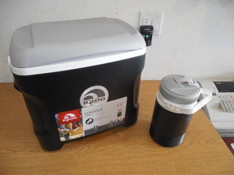 IGLOO Contour Combo 30 Qt. Cooler with 12 Gal. Beverage Cooler