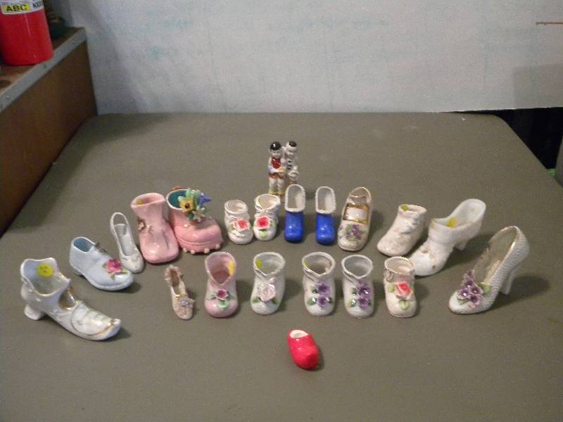 Collectible Ceramic Shoes & Occupied Japan Piece