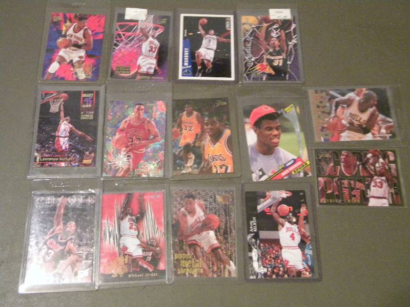 15 Basketball Cards in Plastic Sleeves