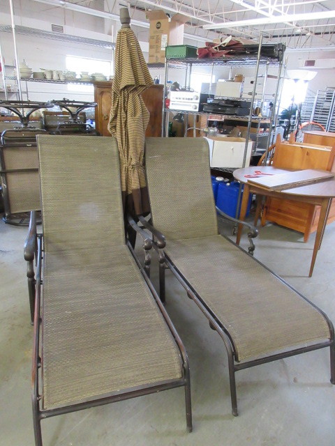 lot 301 image: 2 PATIO LOUNGE CHAIRS AND UMBRELLA